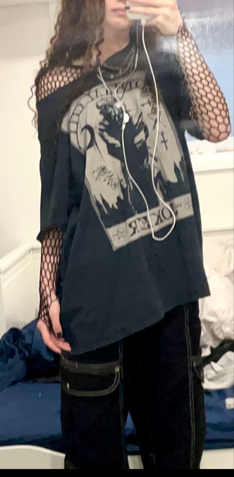 Emo Outfits Fishnet, Fishnet Sleeves Under Shirt Outfit, Style Fishnet Top, Fishnet Tshirt Outfits, Fishnets As Top, Goth Outfits With Fishnets, Fishnet Shirt Outfit Grunge, Oversized Emo Outfits, Fishnet Top Outfit Men