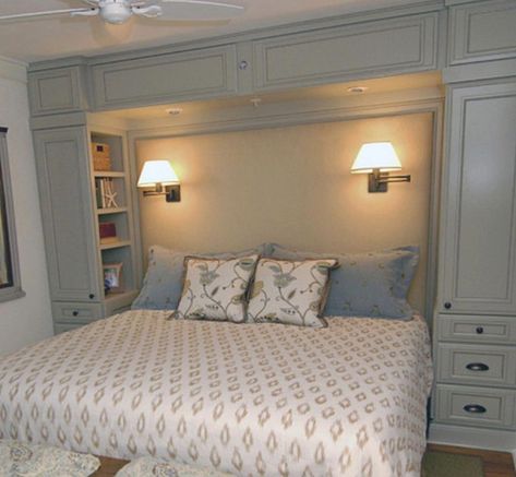 Bedroom Built Ins, Gold Bedroom, Bedroom Master, Luxury Bedroom Master, Trendy Bedroom, Tiny Bedroom, Rich Green, Master Bedrooms Decor, Remodel Bedroom