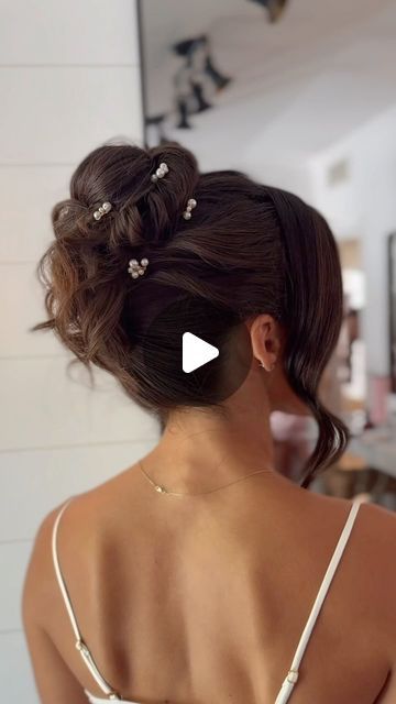 Bun With Pearl Pins, Bun With Pearls, Pearl Pins, Jay Kay, Bridal Hair Pins Pearl, Pearl Bridal Hair, Bridal Bun, High Bun, Pearl Bridal