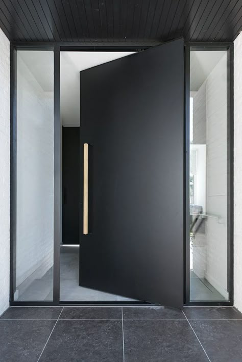 9 Modern Exterior Doors That Make Coming Home Feel Like a Red Carpet Event Pintu Interior, Exterior Entry Doors, Modern Entrance Door, Modern Exterior Doors, Contemporary Front Doors, Modern Entrance, Modern Front Door, Entrance Door Design, Front Door Entrance