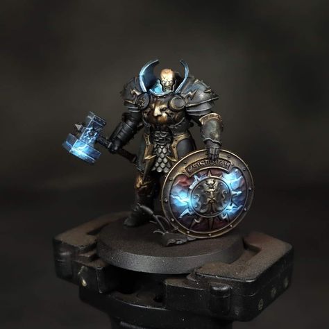 Dark Angels 40k, Warhammer 40k Space Wolves, Golden Warriors, Dnd Minis, Warhammer Painting, Stormcast Eternals, Black Armor, Warhammer Figures, Warhammer Paint