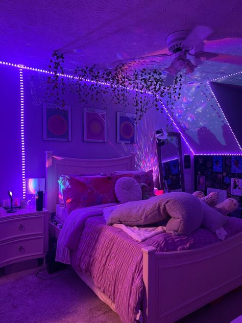 Purple Room Decor, Bedroom Ideas For Small Rooms Cozy, Neon Bedroom, Luxury Room Bedroom, Chill Room, Classy Bedroom, Purple Rooms, Room Redesign, Girly Room