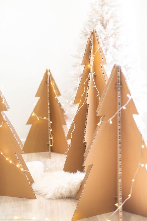 These life-sized cardboard Christmas trees make a major statement but are so easy to create! They're easy to store flat and will last again and again. Perfect winter holiday decor idea for indoor or outdoor. Click for the full tutorial! Cardboard Tree, Cardboard Christmas Tree, Cardboard Christmas, Christmas Tree Lots, Alternative Christmas, Alternative Christmas Tree, Fabulous Diy, Black Christmas Trees, Crafts With Pictures