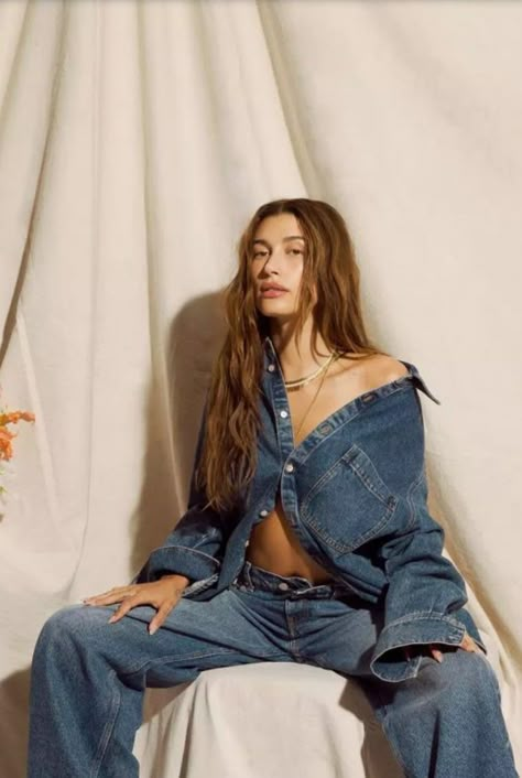 Denim Outfit Photoshoot, Denim Photoshoot, Denim Studio, Denim Editorial, Look Jean, Studio Photography Poses, Photoshoot Studio, All Jeans, Studio Photoshoot