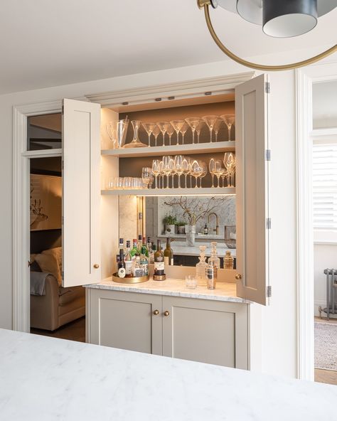 John Lewis Of Hungerford on Instagram: “These gorgeous drinks cabinets are becoming so popular in our designs. We think they are such a fabulous kitchen addition. In this design…” Built In Bar Cabinet, Drinks Cupboard, Home Bar Areas, Home Bar Cabinet, Kitchen Addition, Drinks Bar, Built In Bar, Fabulous Kitchens, Home Bar Designs