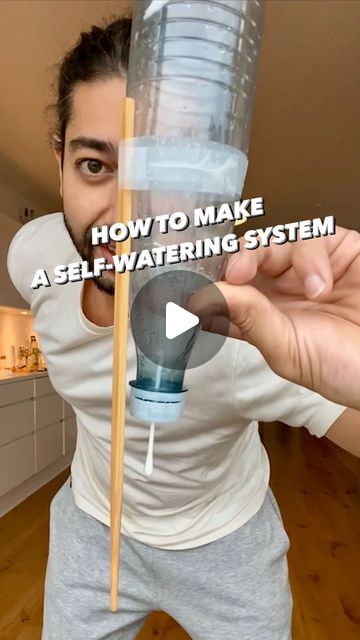 How To Make Self Watering Bottles, Self Watering Bottle Diy, Diy Self Watering Plant Spikes, Selfwatering Diy Bottle, Plastic Bottle Watering System, Water Bottle Plants Ideas, Diy Drip Watering System, Plant Self Watering Diy, Auto Watering System Diy