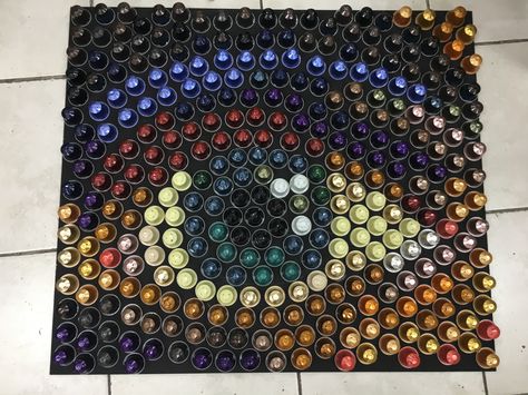 Coffee Capsules Art, Nespresso Pod Art, Nespresso Capsules Art, Recycle Coffee Pods, Coffee Pods Art, Coffee Pods Crafts, Bottle Top Crafts, Nespresso Coffee Capsules, Lighter Art