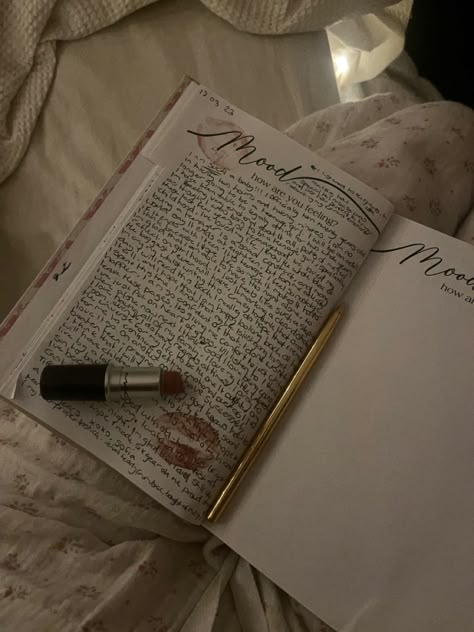 Hollister Aesthetic, Lipstick Drawing, Mackenzie Hollister, Drawing Notes, Money Coquette, Old Money Coquette, Pretty Handwriting, Dork Diaries, Notes Aesthetic