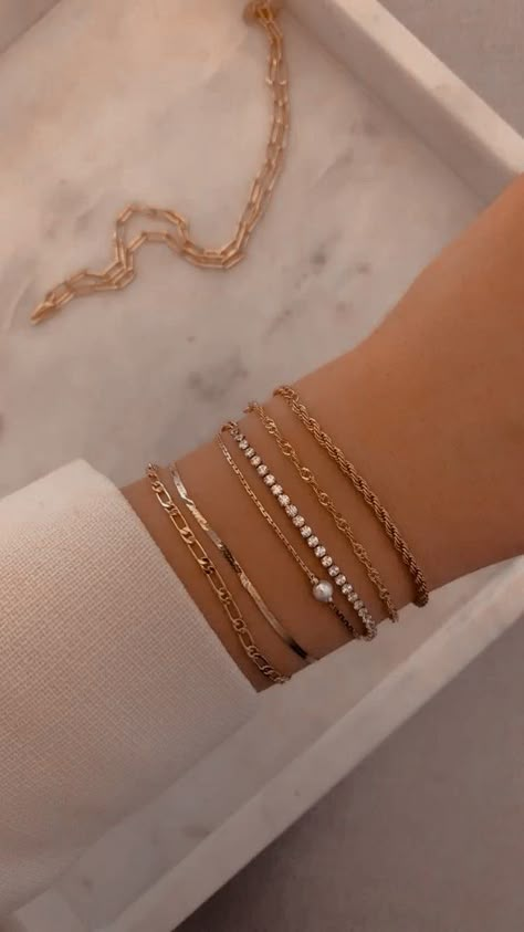 Valentine Bracelets, Valentines Bracelets, Jewelry Accessories Ideas, Dope Jewelry, Jewelry Lookbook, Jewelry Photography, Hand Jewelry, Girly Jewelry, Simple Jewelry