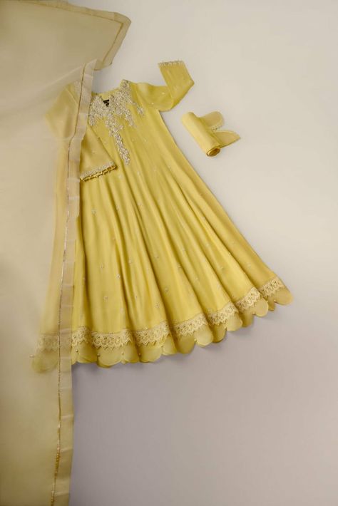 Lemon Colour Dress, Frill Dupatta, Pakistani Pattern, Pattern For Dress, Dj Ideas, Ivory Embroidery, Diy Purses, Pakistani Formal Dresses, Trousers Outfit