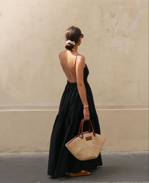 brunechocolat Chic Backless Maxi Dress For Vacation, Elegant Backless Strappy Dress For Vacation, Elegant Backless Dress With Strappy Back For Vacation, Chic Sleeveless Dress With Spaghetti Straps For Vacation, Chic Strappy Back Dresses For Vacation, Chic Sundress With Strappy Back For Brunch, Summer Backless Maxi Dress For Date Night, Chic Sundress With Strappy Back, Chic Backless Maxi Dress For Summer