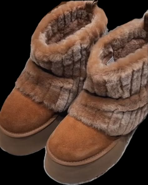 Cute Uggs, Snow Boots Waterproof, Winter Skiing, Boot For Women, Mode Shoes, Platform Boots Women, Pretty Shoes Sneakers, Ugg Mini, Ugg Classic Mini