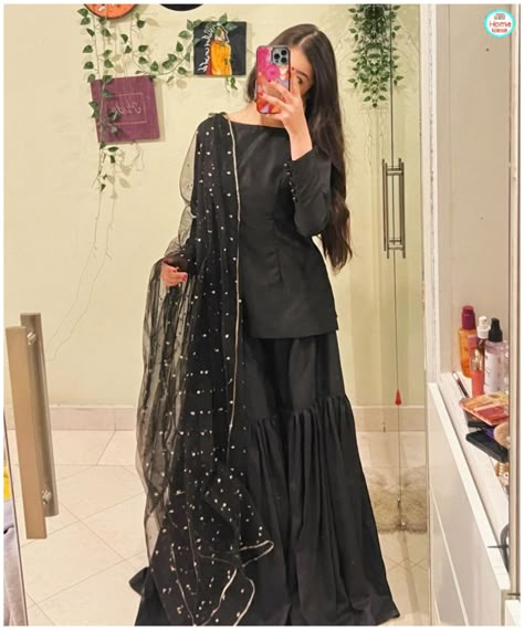 Desi Black Dress, Dresses For Farewell Party In College, Farewell Looks, Eid Dress Ideas, Eid Outfit Ideas, Farewell Dresses, Simple Dress Casual, Trendy Outfits Indian, Desi Fits