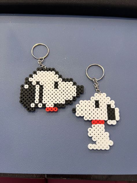 Snoopy Perler Beads, Snoopy Perler, Beaded Snoopy, Snoopy House, Mini Hama Beads, Melty Bead Designs, Melt Beads Patterns, Hamma Beads Ideas, Melty Bead Patterns