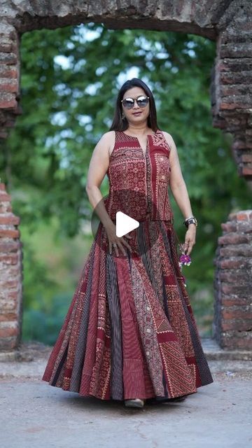 New Choli Design 2024, Navratri Indo Western Outfits, Ajrakh Lehenga Choli, Choli Blouse Design Models, Ajrakh Chaniya Choli, Chaniya Choli Blouse Design, Ajrakh Blouse Designs, Navratri Blouse Designs, Chaniya Choli Designs Navratri