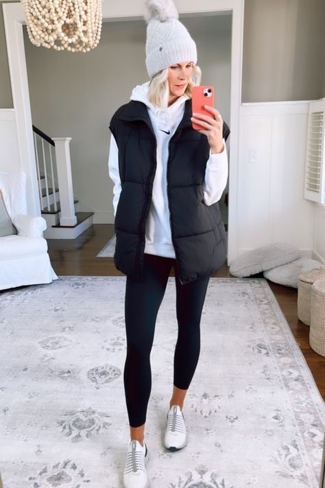 Black Down Vest Outfit Womens, Vest Outfits With Leggings, Outfits With Jacket Vest, Puffer Vest Athleisure Outfits, White Hoodie Black Vest Outfit, Plus Size Puffy Vest Outfit, How To Wear Vests Women Winter, Athleisure Vest Outfits, Legging Vest Outfit