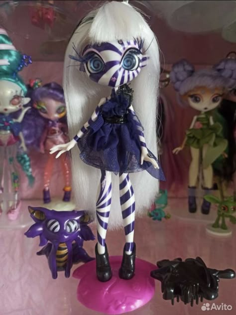 Creepy Cute Animals, Novi Stars Dolls, Cool Dolls, 2000s Dolls, Alien Doll, Doll Customs, Novi Stars, Arte Monster High, Doll Plushies