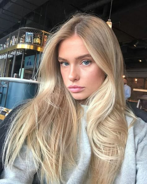 blonde blowout #hairstyle #hairinspo #90s #blonde Blond Hair Aesthetic, Balayage Brown To Blonde, Medium Balayage, Rose Brunette, Aesthetic Balayage, Medium Aesthetic, Rose Highlights, Aesthetic Honey, Blonde Hair Aesthetic