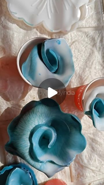 Resin Designs Ideas, How To Make Resin Flowers, Resin Design Ideas, Resin Flower Art, Resin Art Flower, Resin Art Ideas, Resin Bowls, Diy Resin Phone Case, Resin Bowl