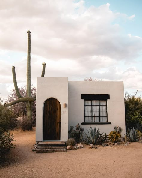 Sara & Rich Combs | Back in 2015 we bought our first house in the desert (in Joshua Tree, CA) as a personal creative retreat. As designers we were craving a… | Instagram Joshua Tree House Exterior, Joshua Tree Homes, Tiny Desert House, Desert Beach House, Adobe Tiny House, La House Aesthetic, Small Adobe House, Small Desert House, Desert Airbnb