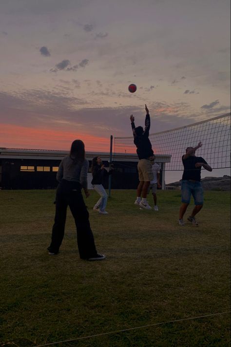 Asethic Volleyball Pictures, Fall Volleyball Aesthetic, Aesthetic Volleyball Pics, Outdoor Volleyball Aesthetic, Volleyball Aesthetic Dark, Volleyball Vision Board Pictures, Volleyball Asthetic Picture, Vball Pics Aesthetic, Volleyball Aesthetic Preppy