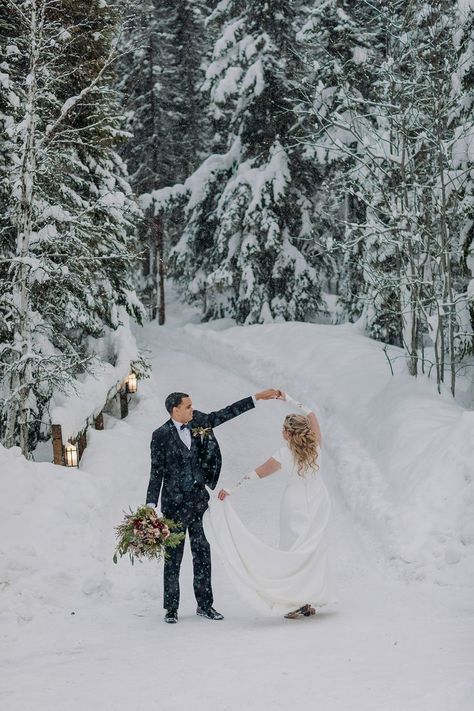 Bride Groom Dancing, Emerald Lake Lodge, Winter Mountain Wedding, Intimate Winter Wedding, Evergreen Wedding, Outdoor Winter Wedding, Holiday Engagement, Winter Wedding Venues, Snowy Wedding