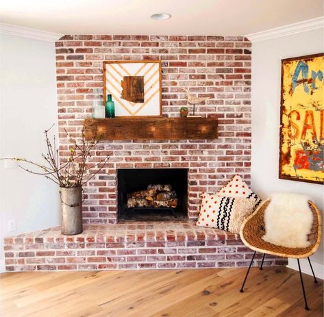 Red Brick Fireplace Ideas | Beautiful Fireplace Designs Diy Brick Wall, White Wash Brick Fireplace, Red Brick Fireplaces, Fireplace Redo, Fireplace Update, Look Wallpaper, Brick Fireplace Makeover, White Wash Brick, Plans Architecture