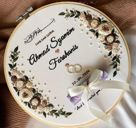 Engagement Embroidery Ideas, Wedding Hoop Embroidery Pattern, Engagement Embroidery, Basic Hand Embroidery, Flower Stitch, Embroidery Hoop Art Diy, Wedding Hoop, Basic Hand Embroidery Stitches, Hand Embroidery Patterns Free