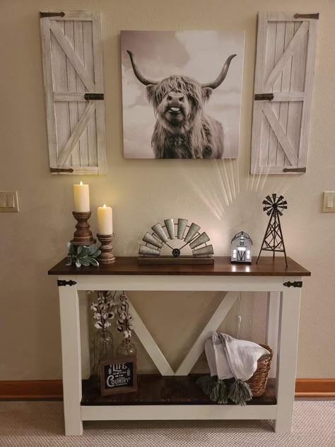 Country Rustic House Decor, Farm Theme Living Room, Highland Cow Wall Decor Living Room, Modern Western Entryway, Highland Cow Decor Ideas, Cow Theme Living Room, Highland Cow Living Room Decor, Cow Living Room Decor, Cow Pictures Decor Living Room