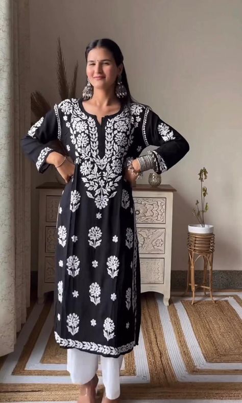 Chikenkari Dress Ideas Kurti Black, Black And White Indian Outfit, Long Kurti Jeans Outfit Casual, Simple Black Kurti Designs, Chicken Suits Indian Designs, Black Kurti Styling Ideas, Kurti Designs Black, Lakhnavi Suits Designs, Long Kurta With Jeans