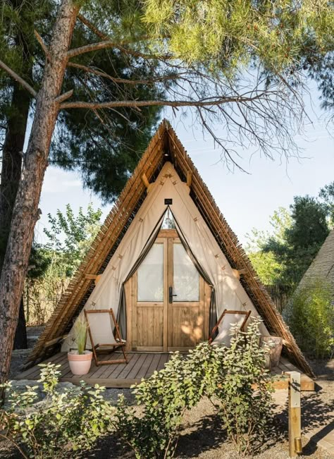 Glamping in Greece: This Brand New Haven Offers a Luxurious Experience - The Hotel Trotter A Shape Cabin, Tropical Tiny House, Glamping Interiors, Eco House Ideas, Tent Home, Glamping Business, Hut Design, Eco Retreat, Yurt Living