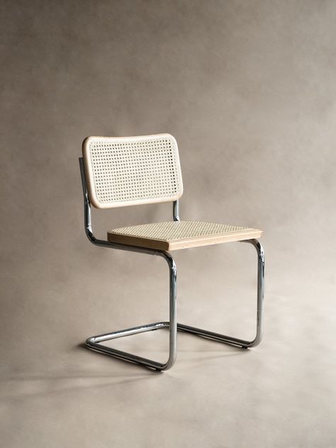 Famous Chairs, Minimal Chairs, Famous Chair, Mart Stam, Bauhaus Furniture, Bauhaus Chair, Ludwig Mies Van Der Rohe, Iconic Furniture, Marcel Breuer