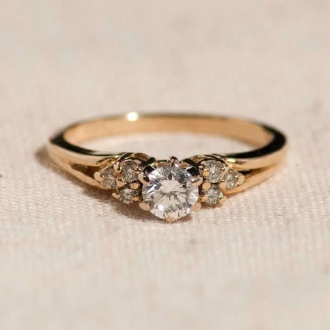 Gold Engagement Ring Designs, Cute Engagement Rings, Antique Engagement Ring, Buying An Engagement Ring, Ring Inspo, Best Engagement Rings, Morganite Engagement, Engagement Ring Sizes, Classic Engagement Rings