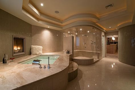 A master bathroom should always be fit for a king of queen. Here are 20 high end luxurious modern master bathrooms. Jacuzzi Design, Modern Master Bathrooms, Drømme Bad, Apartment Bathroom Design, Design Interior Baie, Apartment Bathroom, Bad Design, Bathroom Design Luxury, Dream Bathrooms