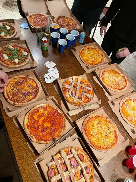 houseparty pizza drinking teen teens food eating pizza goals living life fully teenagers young adults 18th House Party Ideas, Teenage Party Food, House Party Ideas For Teens, Party Moodboard, Birthday 17, 18th Party, Birthday Pizza, Teenage Parties, Boys Food