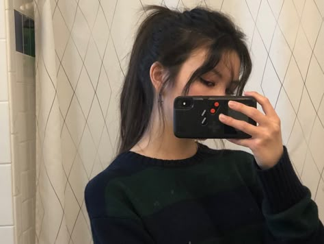 hair, ponytail, ponytails, hair inspo, messy hair, messy hair inspo, messy pony tail, cute hairstyles Messy Hair Ponytail, Messy Ponytail Black Hair, Ponytail Asian, Messy Ponytail Aesthetic, Black Messy Hair Aesthetic, Big Messy Ponytail, Messy Ponytail Brown Hair, High Messy Ponytail, Brown Hair Ponytail Aesthetic