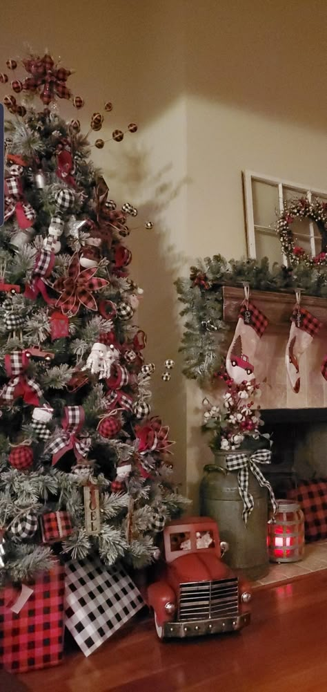 Christmas Tress, Flocked Christmas Trees Decorated, Buffalo Plaid Christmas Decor, Buffalo Plaid Christmas Tree, Plaid Christmas Decor, White Christmas Trees, Christmas Tree Decorating Themes, Red Truck Christmas, Buffalo Check Christmas