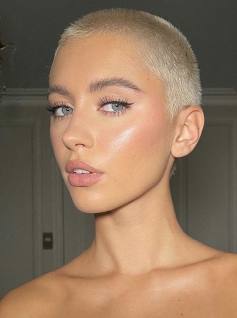 Bald Haircut, Short Bleached Hair, Buzzed Hair Women, Buzzcut Girl, Buzz Cut Women, Girls With Shaved Heads, Bald Head Women, Buzz Cut Hairstyles, Shaved Head Women