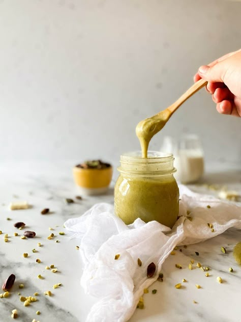 Delicious Homemade Pistachio Cream Recipe - Crema Al Pistacchio Pistachio Sauce Recipe, Pistachio Cream Recipe, Dubai Chocolate, Pistachio Recipes, Pistachio Butter, Homemade Gnocchi, Pistachio Cream, Spread Recipes, On Toast