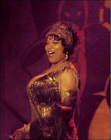 Queen Latifah as Matron Mama Morton Movie "Chicago" http://www.imdb.com/media/rm4072513280/tt0299658 Chicago Musical Mama Morton, Matron Mama Morton, Mama Morton, Chicago 2002, Queen Latifa, Musical Characters, Chicago Movie, Chicago Musical, Roaring 20s Fashion