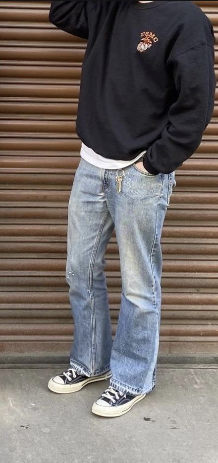 Boys Black Jeans Outfit, Chuck70 Outfit Men, Fits With Jeans Men, Converse And Jeans Outfit Men, Black Converse Outfit Men Aesthetic, Guys Wearing Converse, Guy Outfits Converse, Mens Converse Outfit Street Style, Converse Outfit Guys