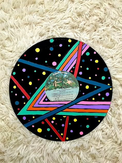 Lp Painting, Painted Records Vinyl, Vinyl Record Painting Ideas, Painting Records, Painted Cds, Record Painting Ideas, Vinyl Record Painting, Art Identity, Vinyl Painting