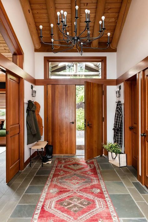 Step inside this post and beam San Juan Island getaway with cozy details Pacific Northwest Interior, Northwest Interior Design, Seattle Interior Design, Island Farmhouse, Post And Beam Home, Vashon Island, House Mediterranean, Seattle Homes, San Juan Island