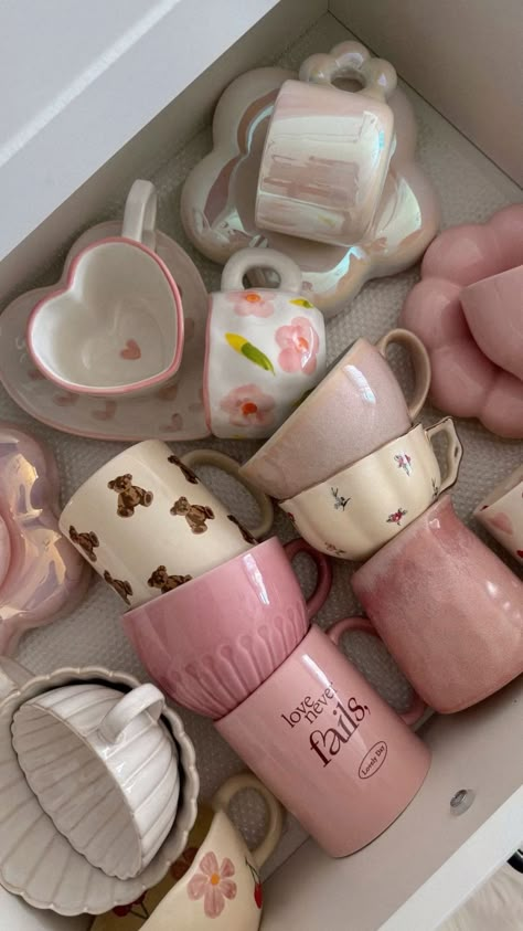 Tout Rose, Pink Mug, Dream Apartment Decor, Pretty Mugs, Keramik Design, Pottery Crafts, Pink Girly Things, Cute Kitchen, Cute Cups