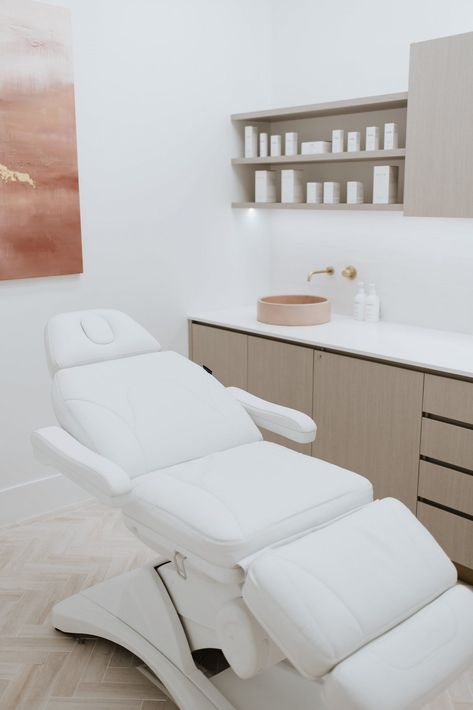 Cottesloe Skin Clinic in Perth, WA | BLANC Skin Ideas Decoracion Salon, Skin Improvement, Facial Room, Esthetician Room Decor, Beauty Therapy Room, Dermatology Clinic, Esthetics Room, Spa Room Decor, Spa Interior Design