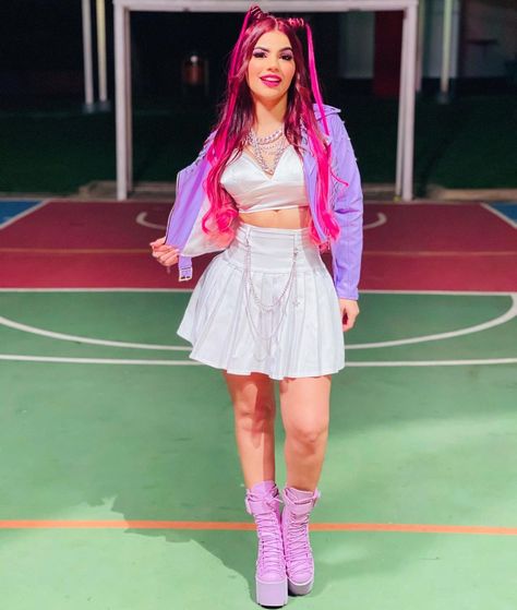 Mariana Ávila on Instagram: “Este outfit es de un tras cámara ¿de cuál video creen que sea? 😱💕😍” Mariana Avila, Yolo Aventuras, Dance Choreography Videos, Choreography Videos, Dance Choreography, Dyed Hair, Ariana Grande, Youtubers, Cute Outfits