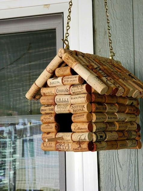 Wine Cork Birdhouse, Wine Cork Diy Projects, Cork Diy Projects, Cork Crafts Christmas, Koti Diy, Wine Cork Diy Crafts, Wine Cork Projects, Cork Crafts Diy, Wine Cork Diy