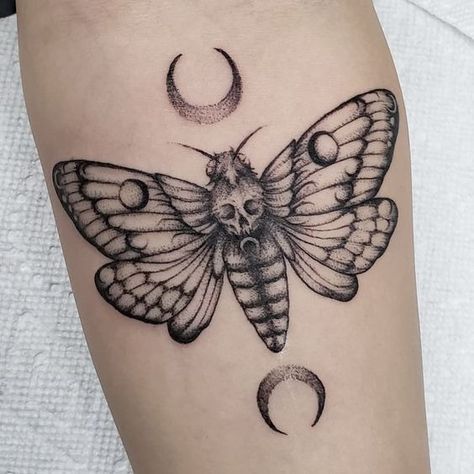 Moth Tattoo. Moth Tattoo Meaning, Moth Tattoo Design, Insect Tattoo, Moth Tattoo, Knee Tattoo, Finger Tattoos, Pretty Tattoos, Tattoo Designs Men, Moon Tattoo