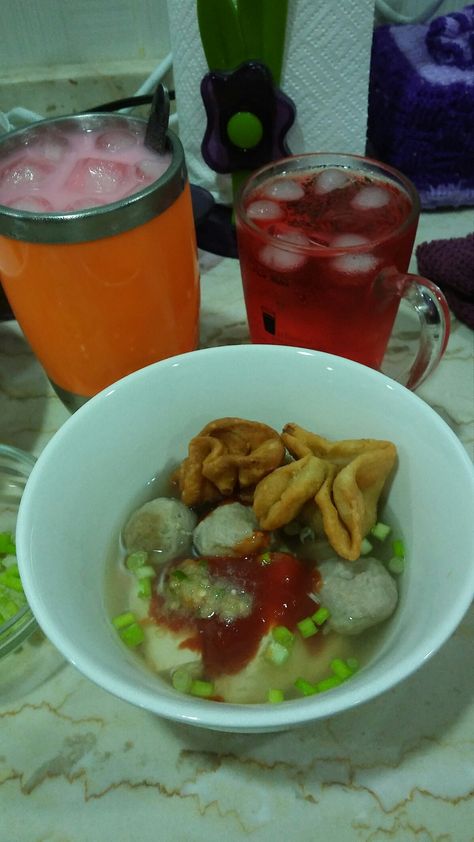 Menu sederhana berbuka puasa yang praktis !!!😋👍 Menu Buka Puasa Aesthetic, Berbuka Puasa, Buka Puasa, Indonesian Food, Snapchat, Meat, Chicken, Drinks