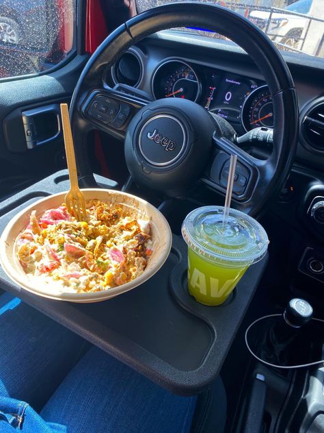 This is a food tray for your car. This is a must have car essentials. Food Tray Ideas, Road Trip Must Haves, Steering Wheel Tray, Car Road Trip, Car Tray, Car Snacks, Table Trays, Car Food, Car Table